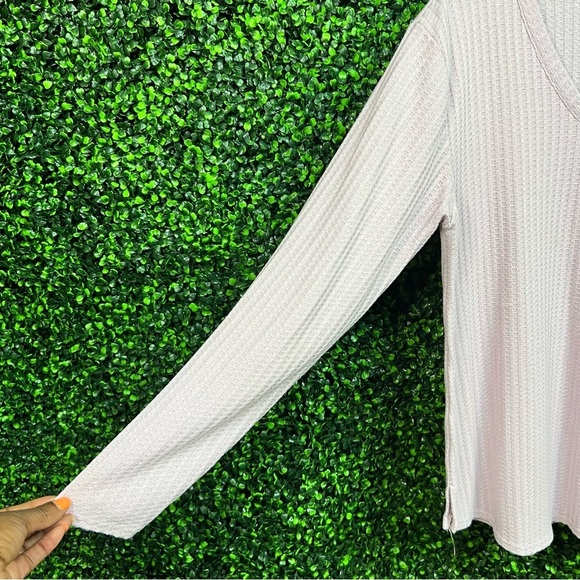 CHASER | Waffle Knit V-Neck Top - Picture 5 of 6